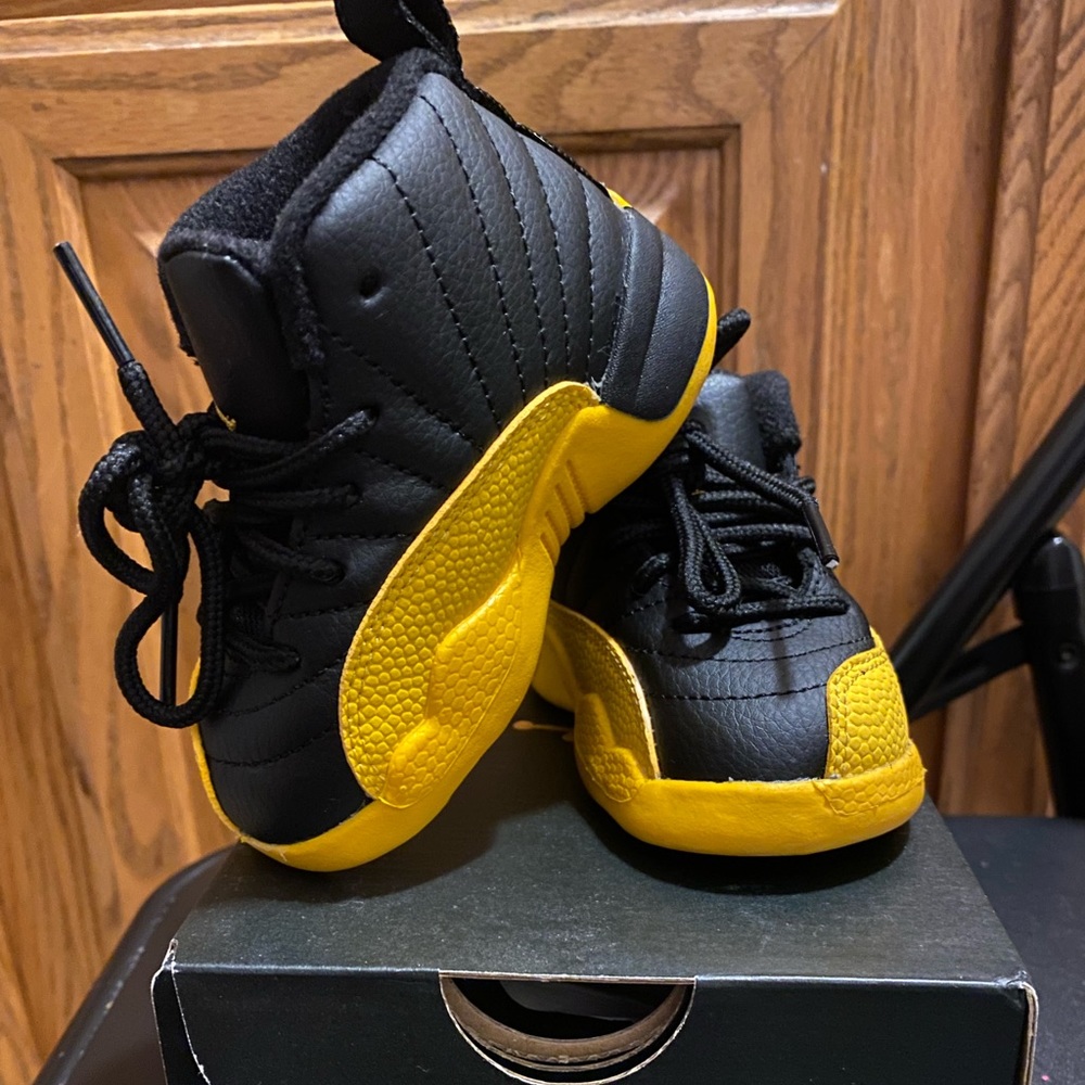 Jordan 12 retro university gold/black (td) 5c